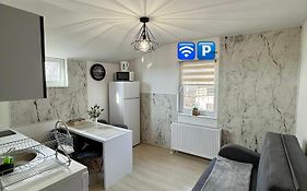 Jokai Apartments Nr7, Code Entry